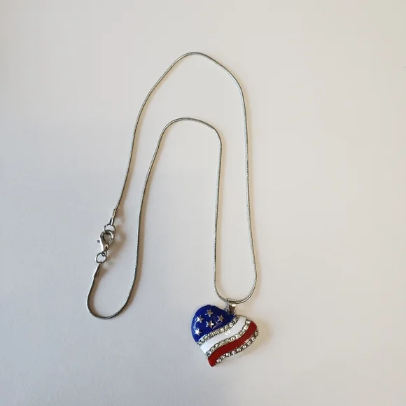 Exquisite Heart-Shaped Rhinestone Pendant Necklace - Dazzling Zinc Alloy Jewelry - Picture 6 of 7